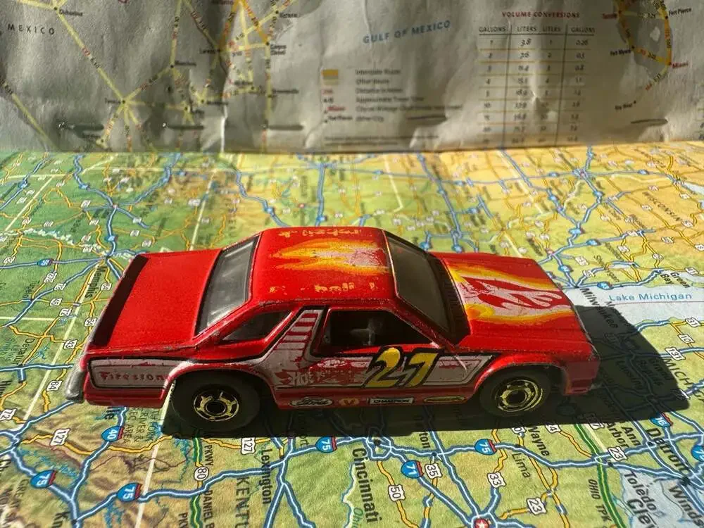 VINTAGE 1981 Hot Wheels Frontrunnin' Fairmont Stock Car #27 Diecast
